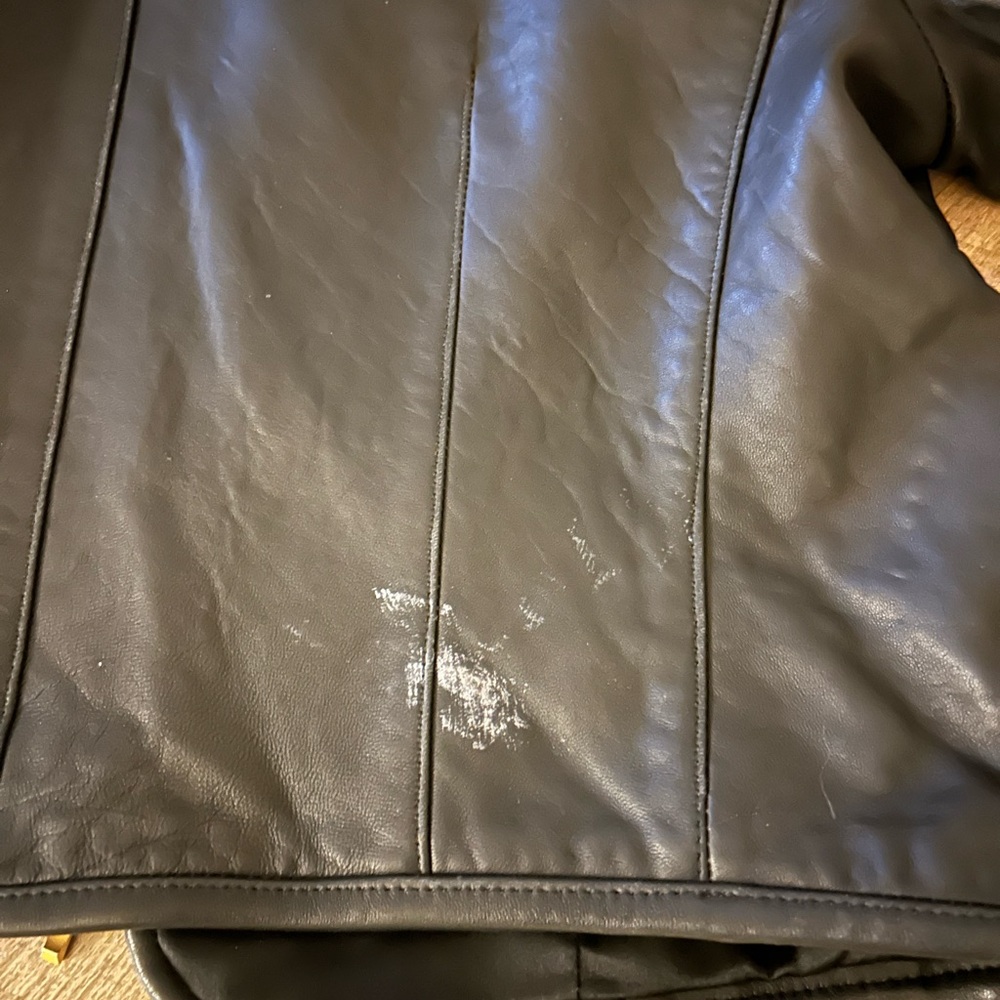 Elegant Black Leather Jacket - Picture 5 of 8